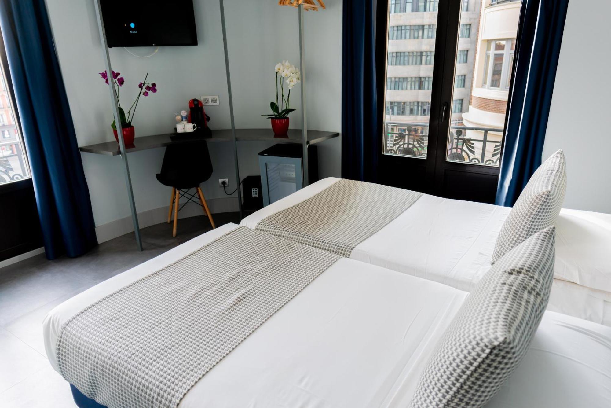 Carmen-gran Via Hostal